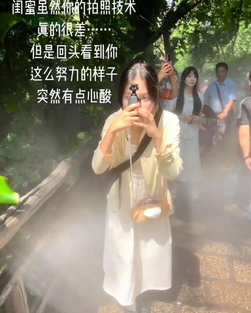 朋友总能很卖力的拍出一堆丑照