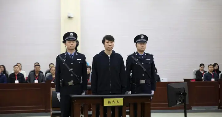 律师周兆成:李铁服刑步入正轨后,依据规定他需剃平头或光头
