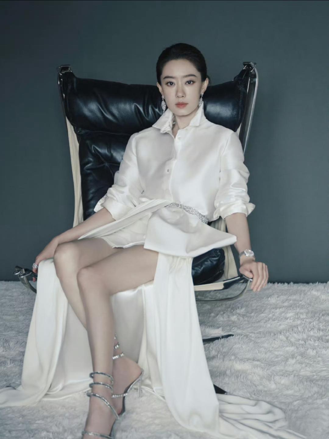 张小斐大长腿写真，美我一大跳[赞][赞]娱乐美大长腿