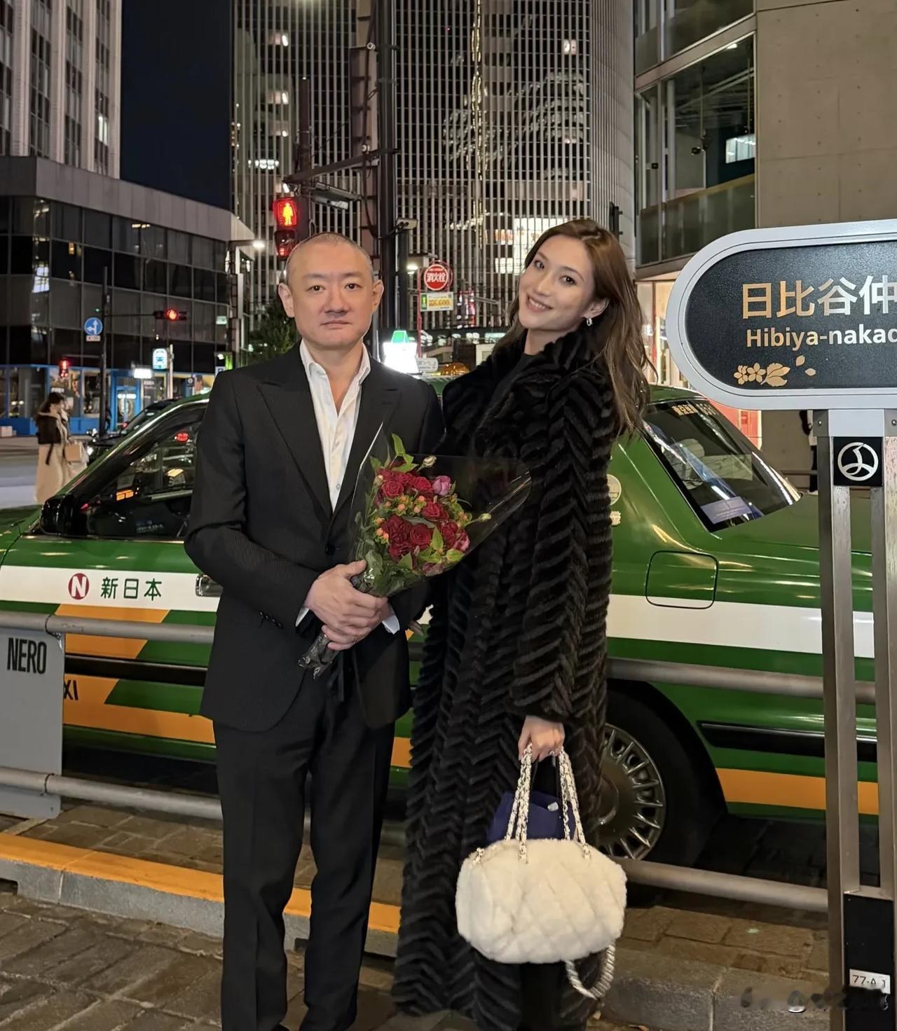 汪雨的新女友应该比他小很多岁，记得他以前和情深深雨蒙蒙里面一个女演员的爱情故事，