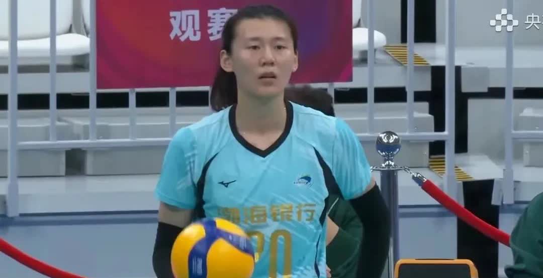 【王艺竹，看来压力不小】对云南女排这样水平的球队，王艺竹在基本不接一传的情况
