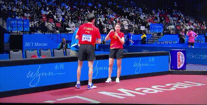 笑死，乒乓球比赛最清楚规则的可能是观众球迷了[笑着哭][笑着哭]。混双比赛，谁能