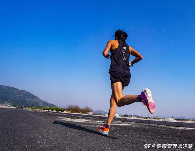 张雪峰去世健闻登顶计划真的很心痛！！看到网上说张老师是因为跑步引发的心源性猝死