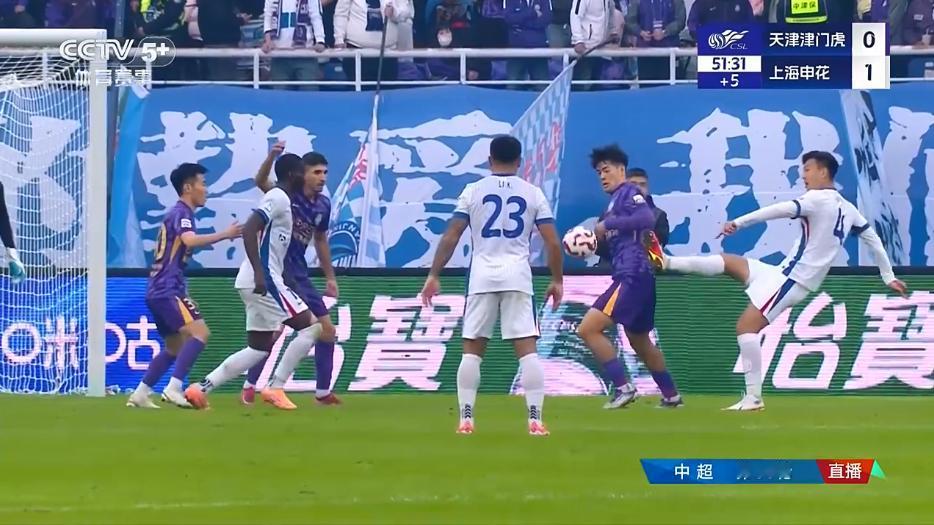 点球！上海申花再进1球，2比0天津津门虎。上半场伤停补时阶段，申花又进球了。通