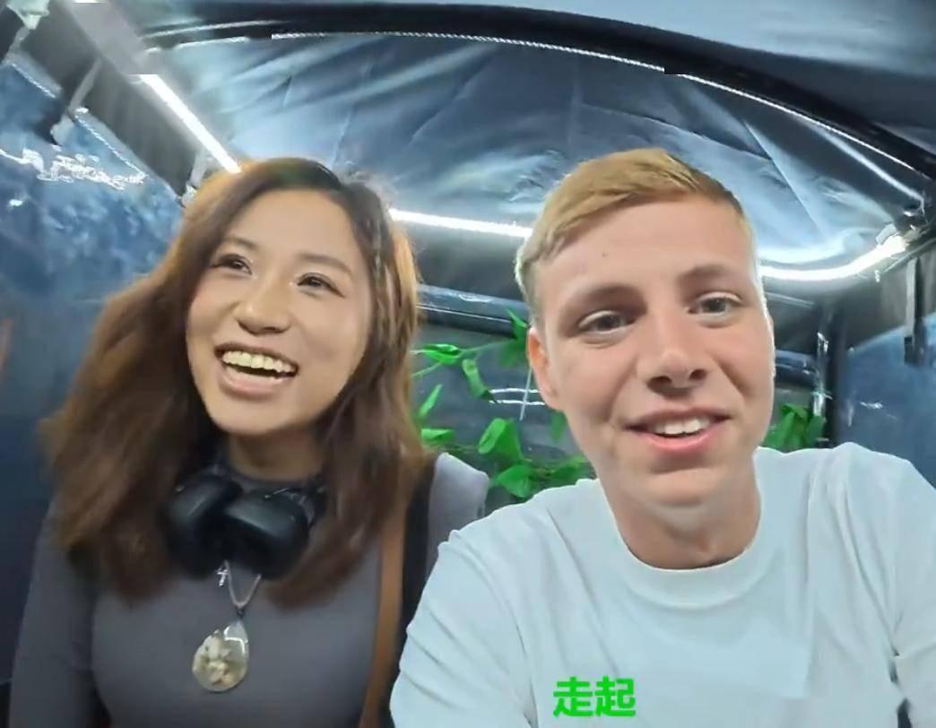 这世界真的不公平。对国内男孩，30万彩礼都不一定能娶到女孩，别说碰了，摸一下都