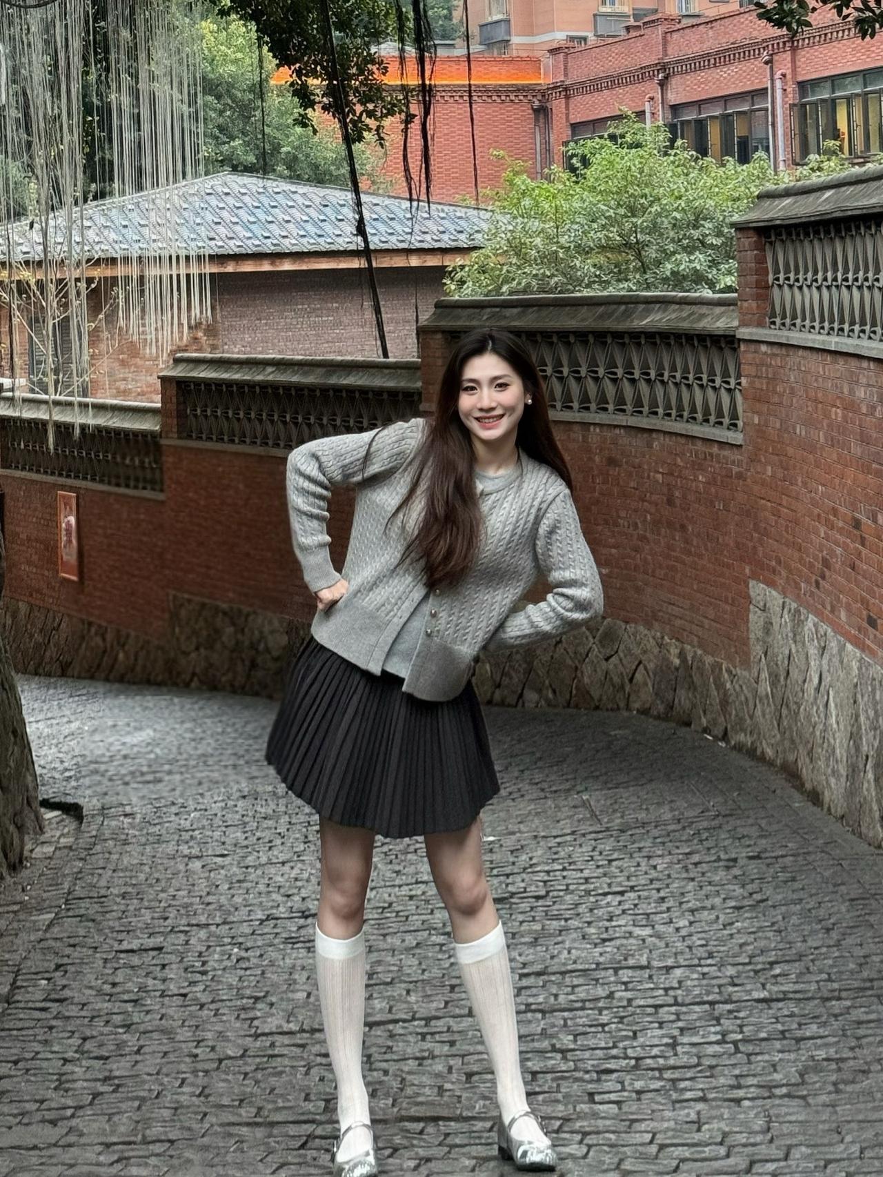 OOTD学院风灰色系穿搭分享|||一整套永不出错的格雷灰浅灰色毛衣开衫➕深灰