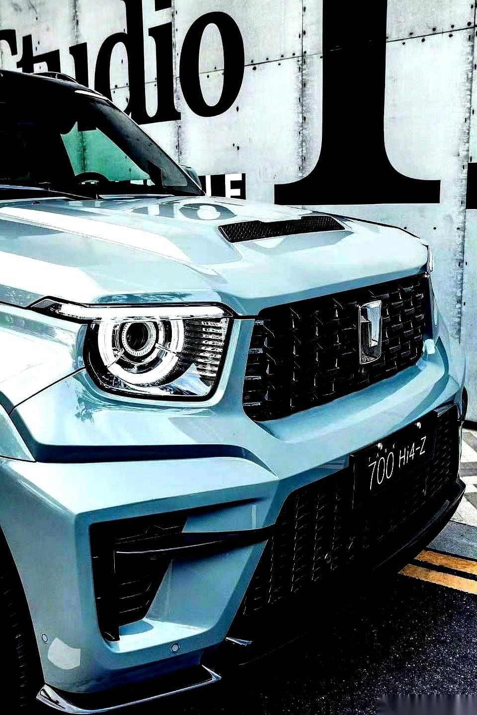 “买700给员工。”胖东来于东来这话一出口，像是平地一声惊雷。可魏建军那边呢