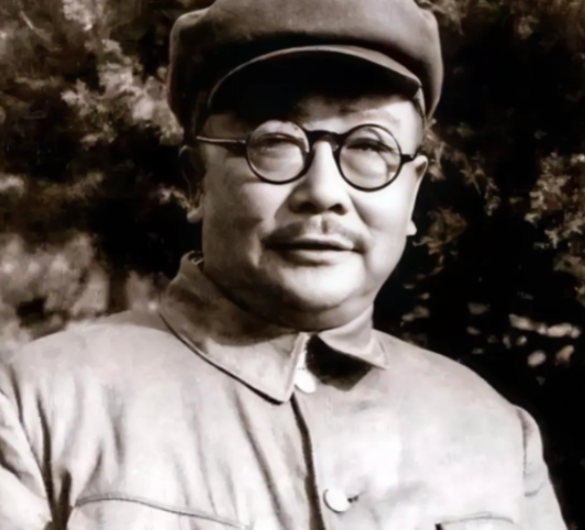1949年，李克农走进毛主席房间，看见一物后，瞬间脸色大变，扭身冲向寺庙，要不是