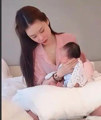 家常理短说说台湾婚姻的特点，北京媳妇马筱梅生了儿子，扬眉吐气，直播间连发三招，碰