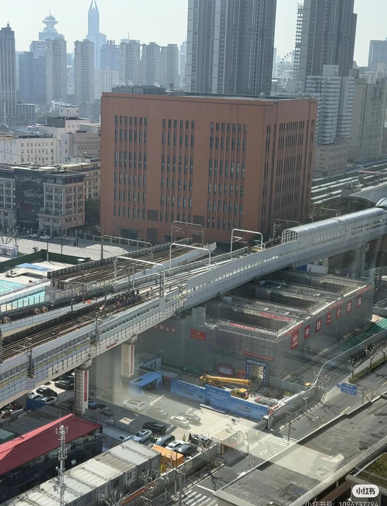 网友作品！！！宝山路地铁站合拢啦！可喜可贺！！！决战马年新春留下地铁站地铁挤