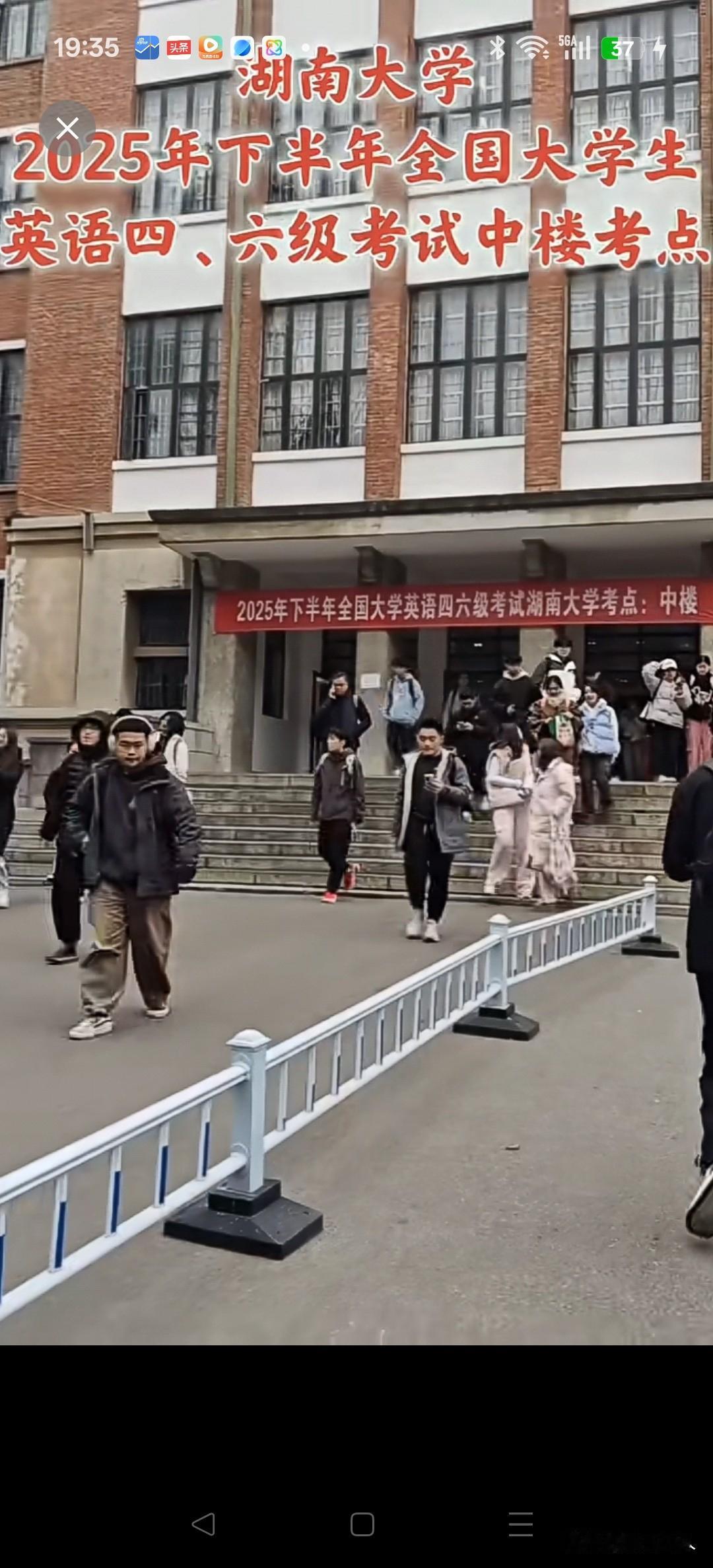 孩子今天英语六级考试感觉好象还可以，希望能上520吧。孩子英语水平相对较差，上次