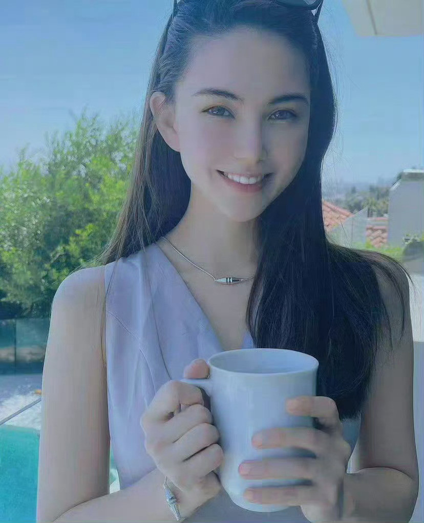 昆凌有双会笑的眼睛[比心]​​​