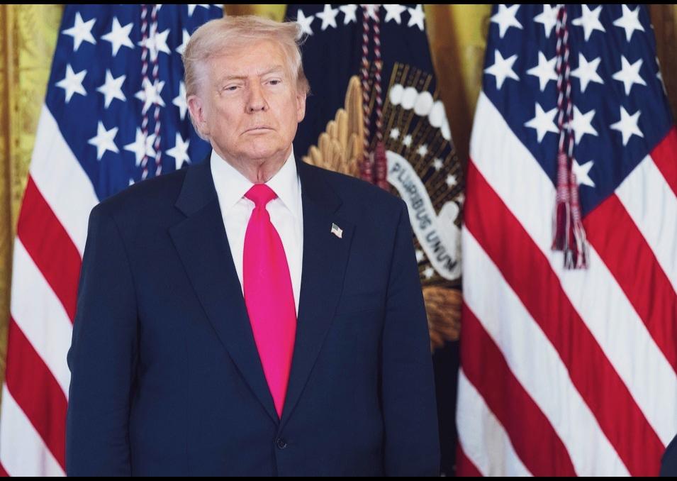 特郎普污蔑完中国，离开瑞士，临走前却告知全球，中方大幅购买美豆！一边不负责