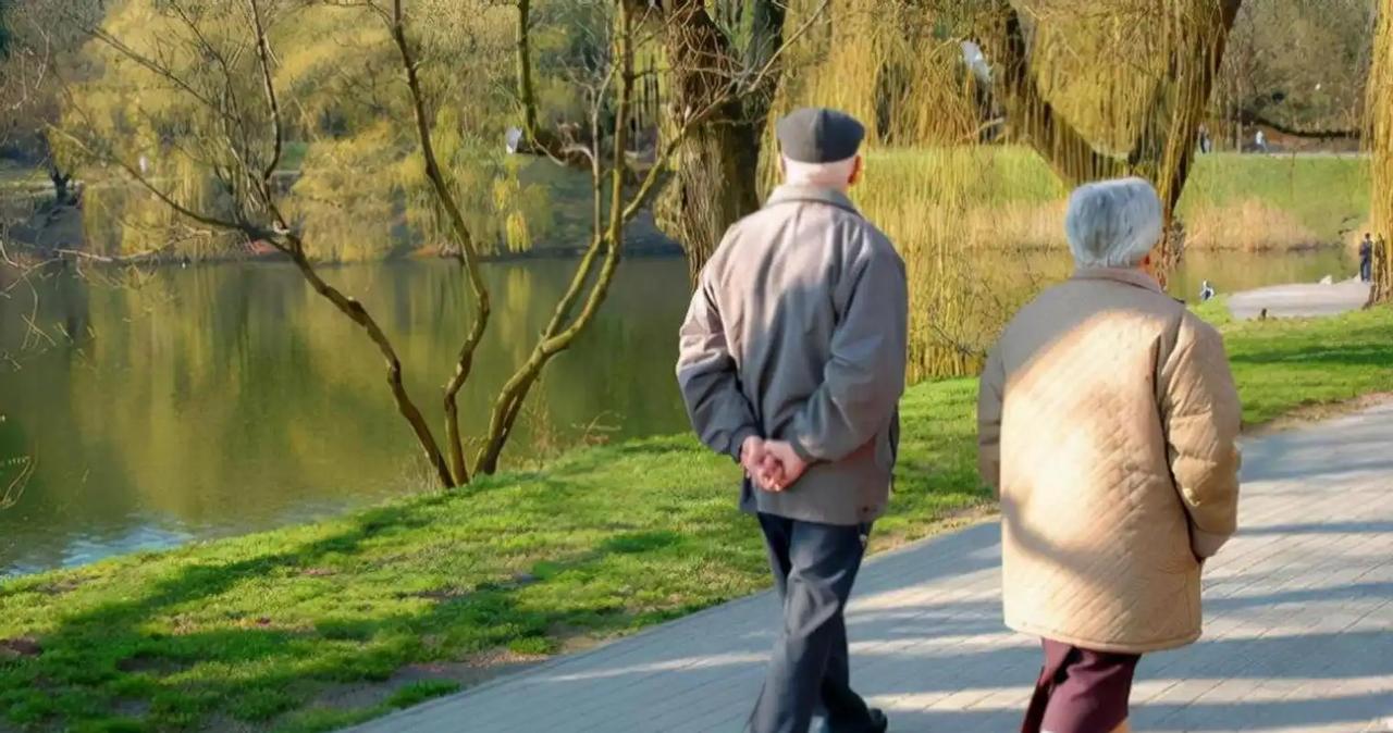 老人不知道不行！调查发现：能活过80岁的肺炎患者，大多都在50岁时，养成了这3习