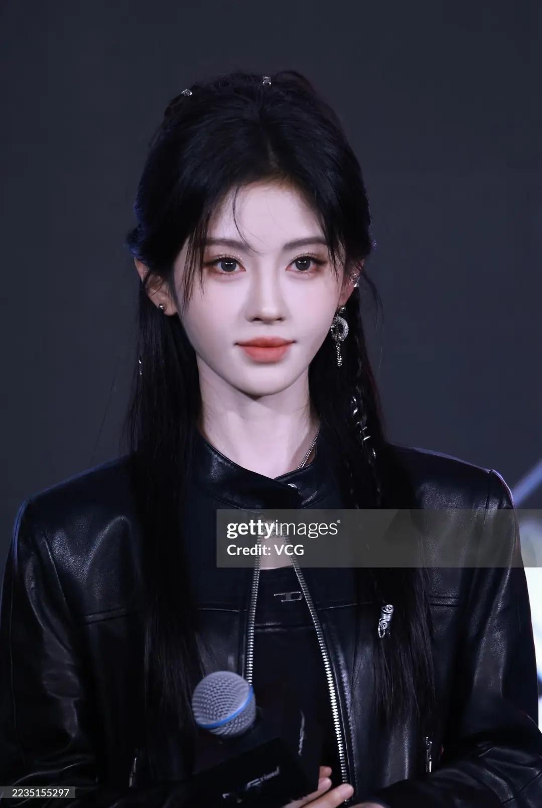 鞠婧祎的脸是如何保持的？生图状态太可怕了，是真的和ai短剧里的人一模一样​​​