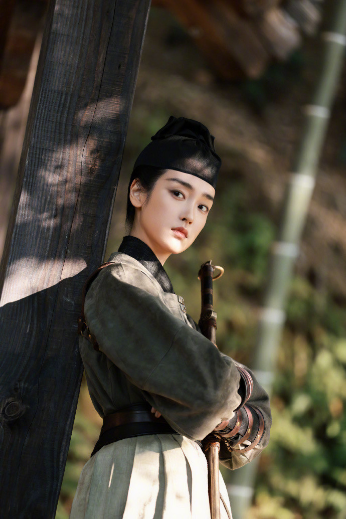 喊碧血蝉张文昕一声老公姐谁懂《碧血蝉》开机官宣，发现内娱老公姐上新了！张文昕饰演