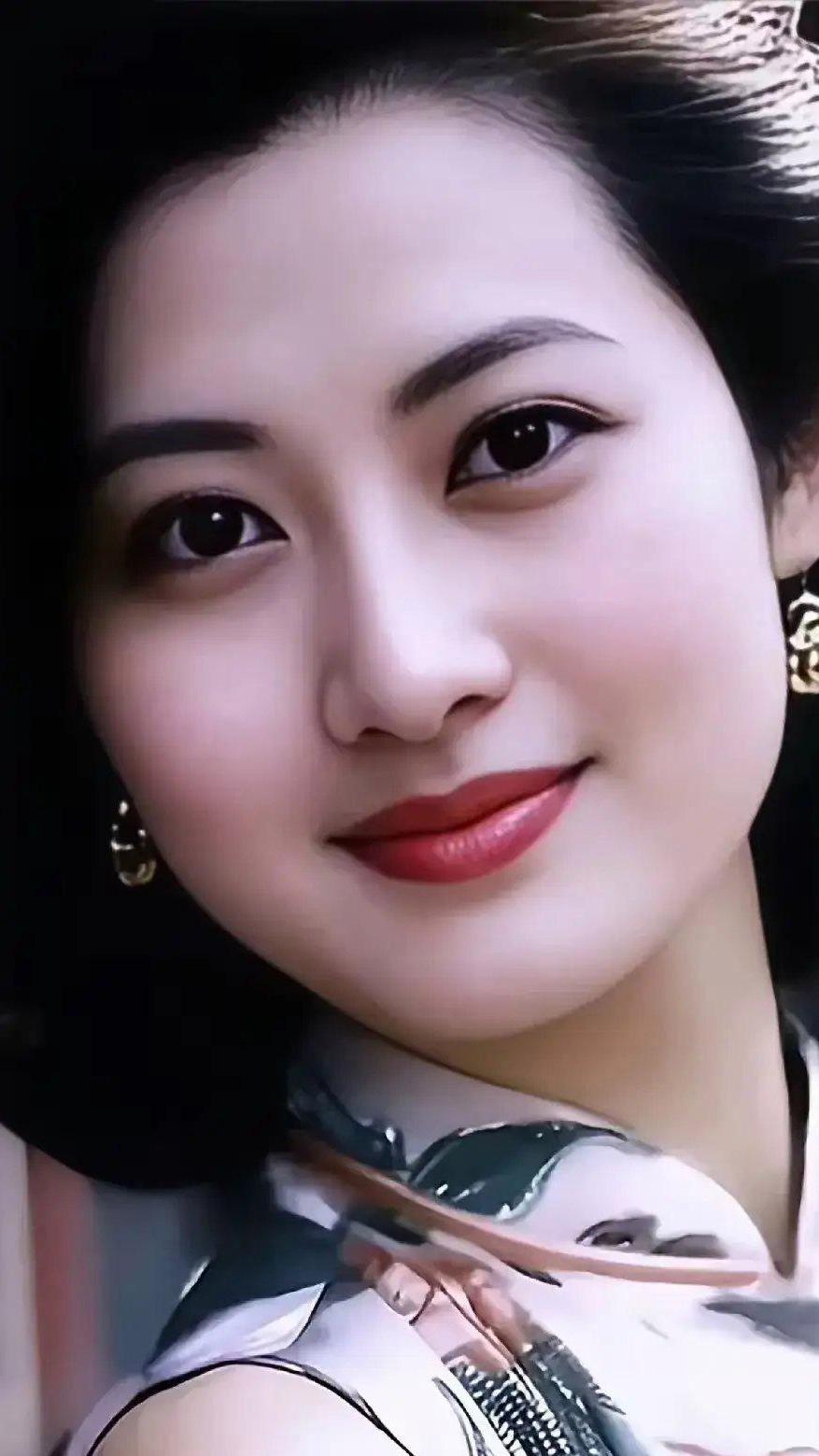 雲盘大脸气质非凡