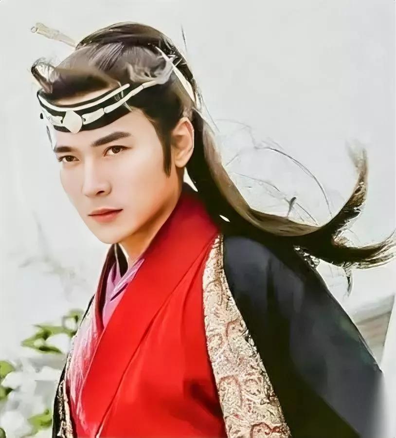 焦恩俊拍戏杀青连夜跑路谁能想到，这居然是被千万违约金逼出来的操作。当