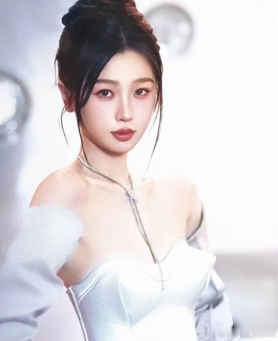 虞书欣4个月掉粉超300万身陷多重舆论风波据封面新闻报道，12月2日，诉讼信息