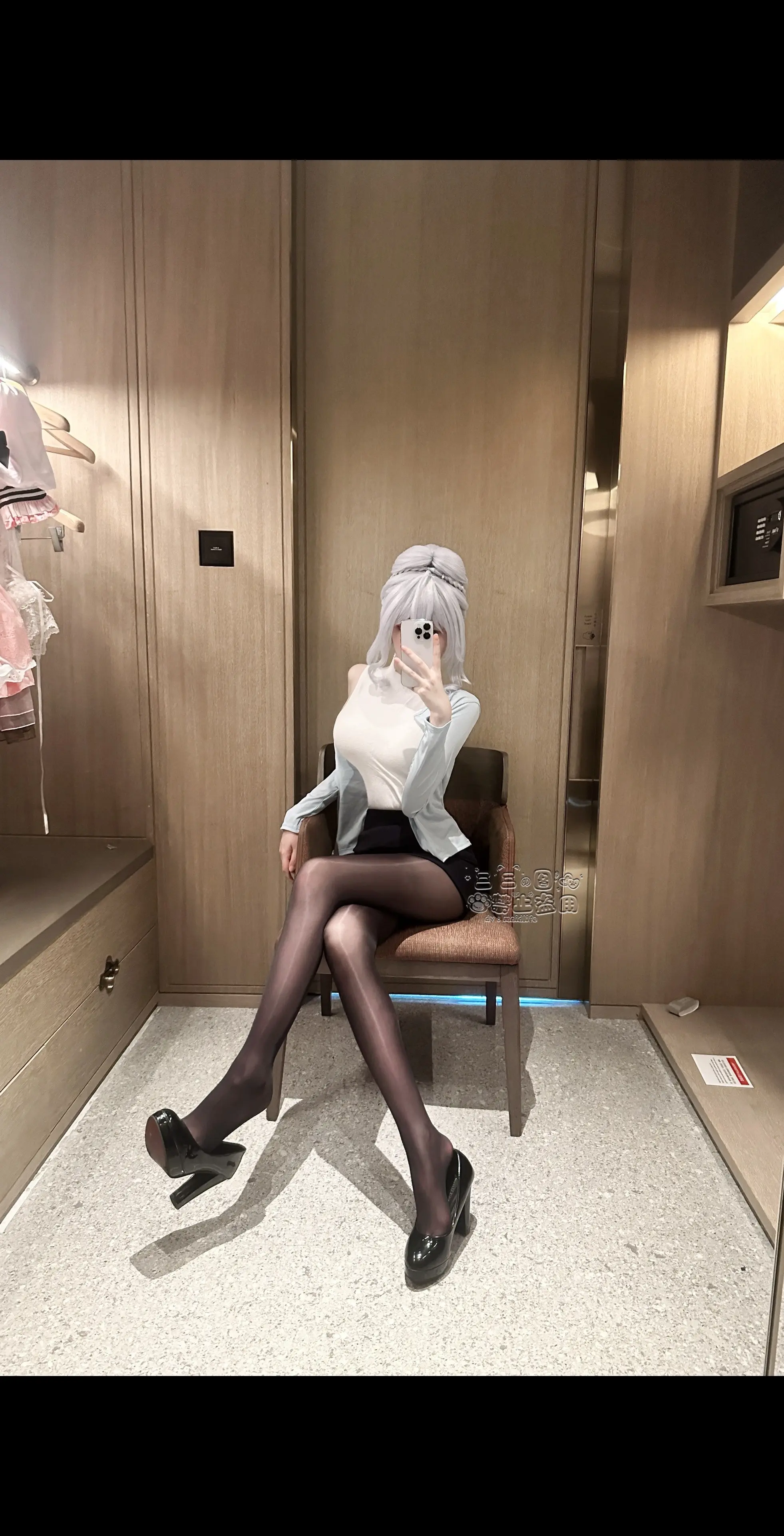 你也不想被别人发现我们的关系吧…