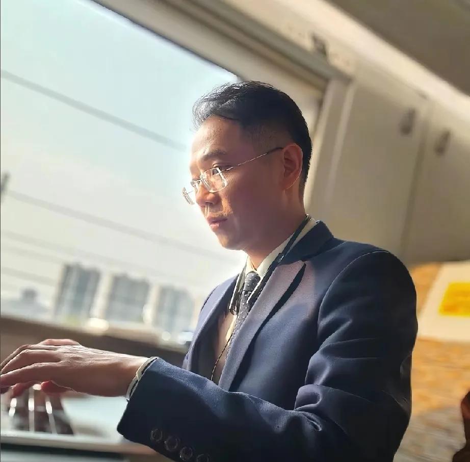 415会上惊现神秘人物，他是谁？。从李老师28问里面得到一个重要信息，那就41