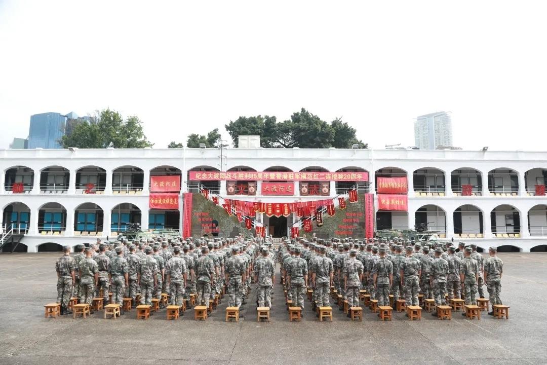 驻港部队大渡河连（图1-3），看上去也是用“猛三”的轻型步兵连。另三个称号，香港
