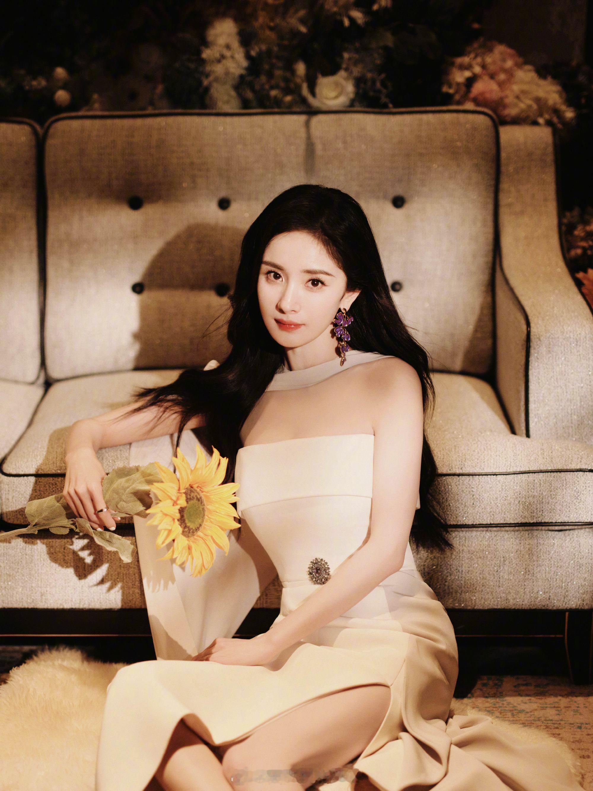 杨幂花香甜美写真​​​