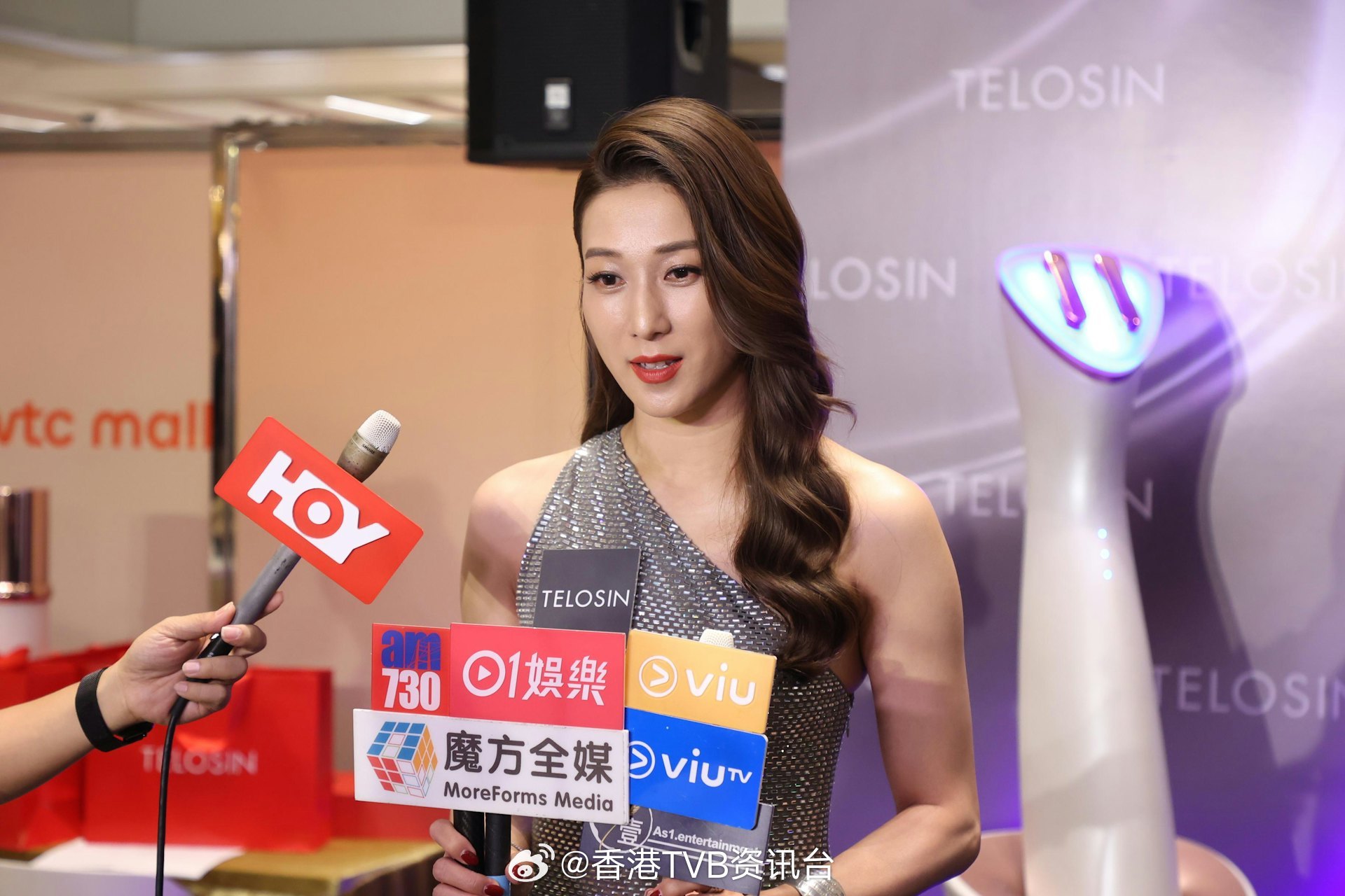 钟嘉欣不相信夏雨拍亲热戏擅自伸舌占便宜：他为人十分直率善良钟嘉欣、陈卓贤30日一