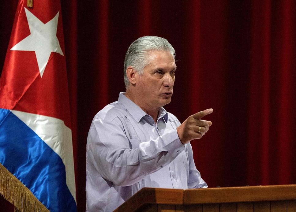 刚对中国示过好，特朗普就称要对中国的友国下手，他表示：我一定会拿下它。当地