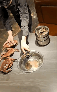 动作虽然很帅，但这能煮熟吗