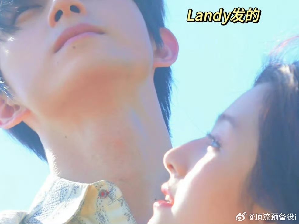 我笑不行了，李兰迪修图帮敖瑞鹏去胡茬啊哈哈​​​