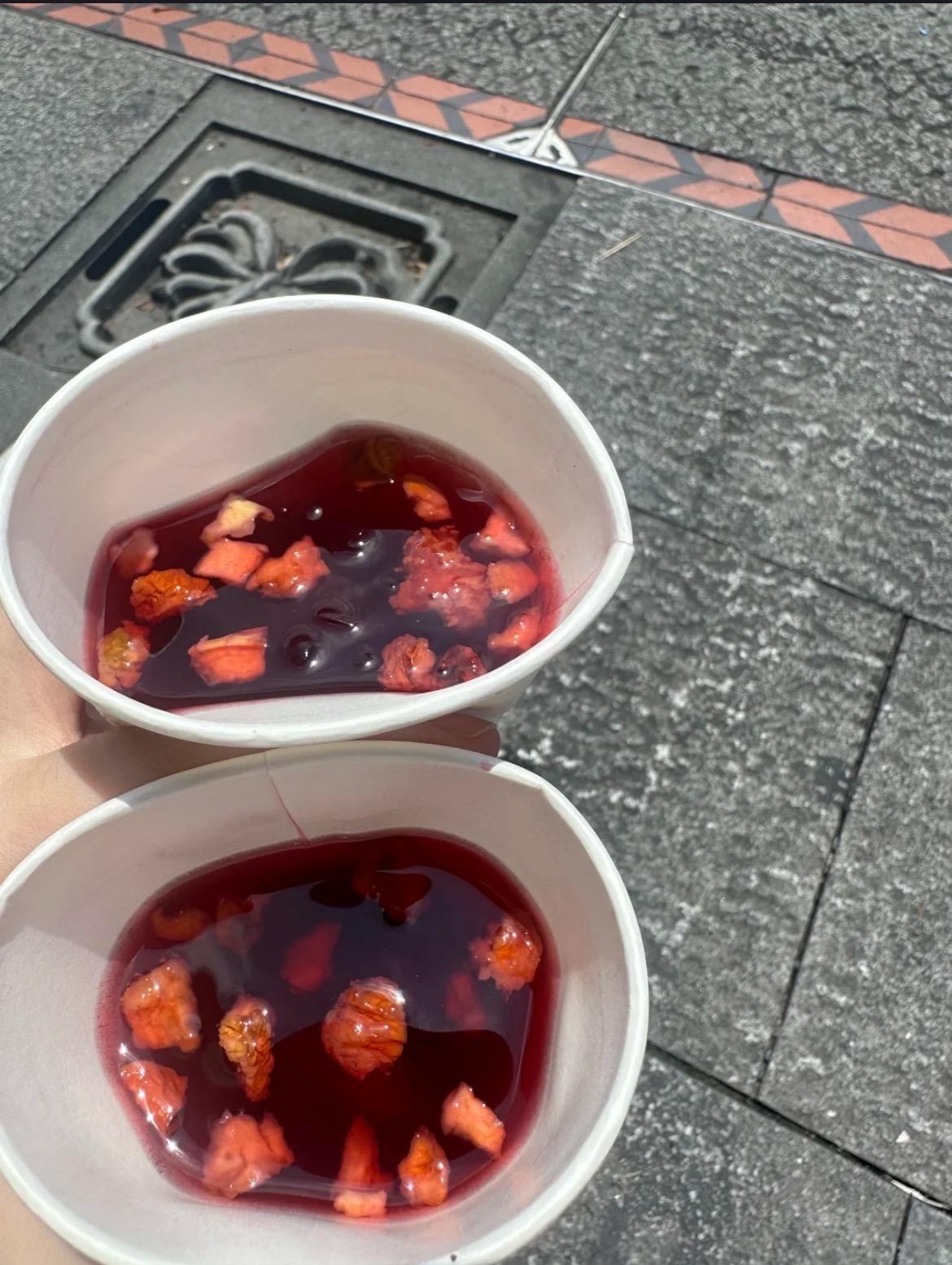 近期，一位游客发帖称：在泉州西街游玩时在一家花茶店买了800多块钱，等这位游客认
