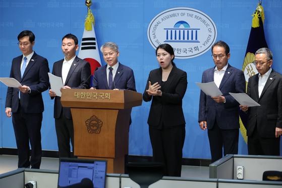 废除检察厅，侦查权交给行政安全部下属的重大犯罪调查厅，起诉权交给司法部下属的公诉