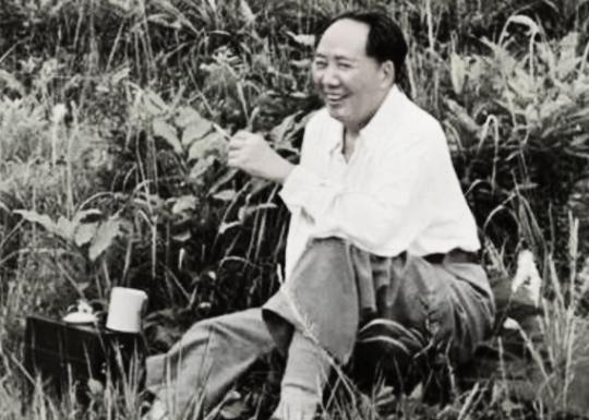 毛主席什么都好，就是有个习惯不太好，那是抽烟，会见外宾时抽，在人民大会堂参加大会