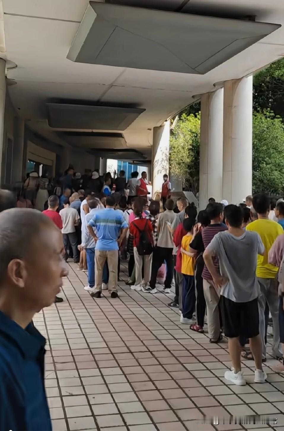从三岁到八十岁都来抢“机关饭”顺德政府饭堂彻底火出圈！三岁娃到八旬老人，乌