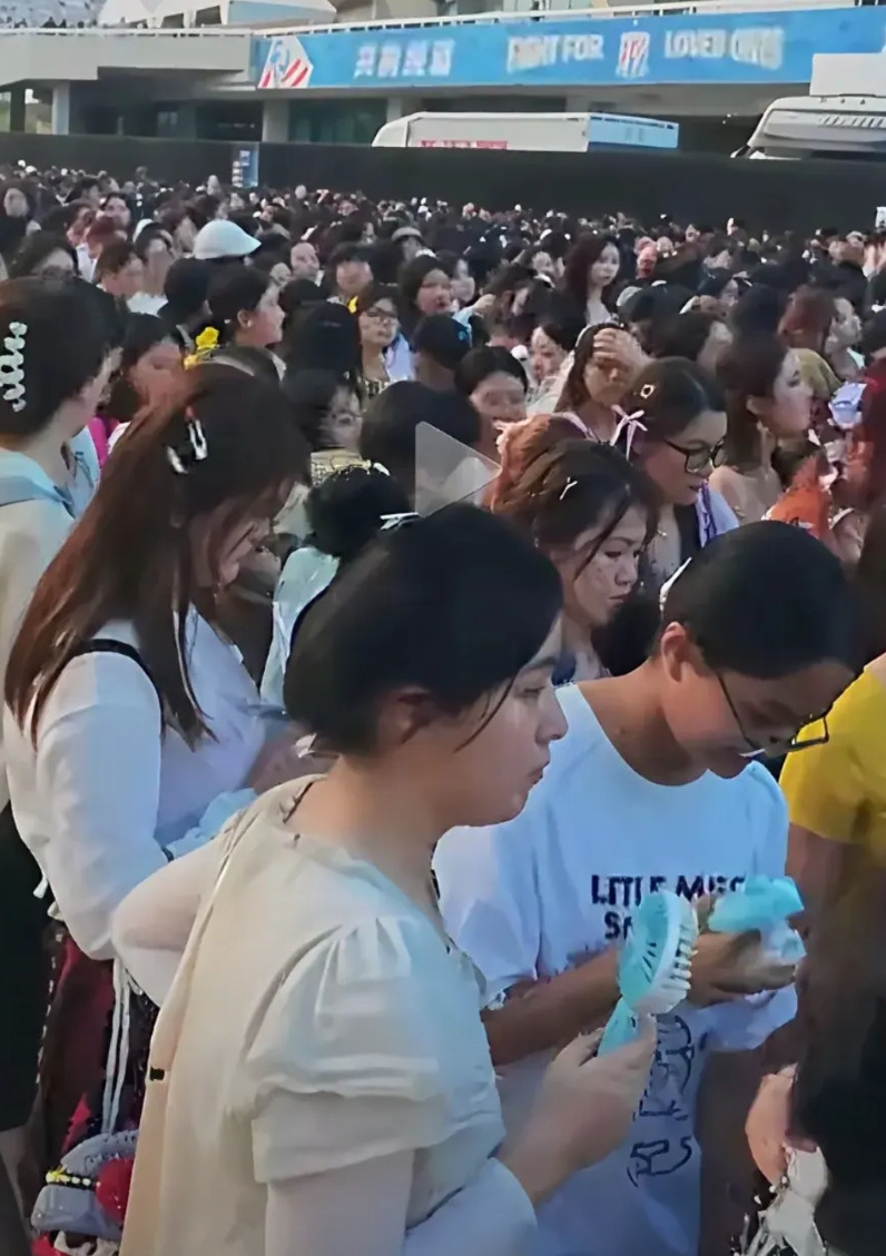 发现一个现象，就是时代少年团的女粉丝，大部分是这种面相首先，放眼望去，看不到