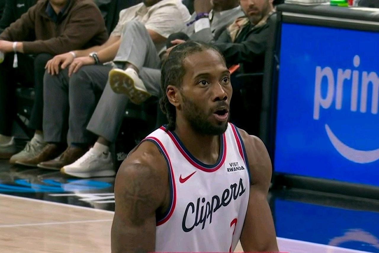 小卡：无奈化身哈登了！！！在快船击败国王的比赛中发生极其疯狂一幕：先看小卡的