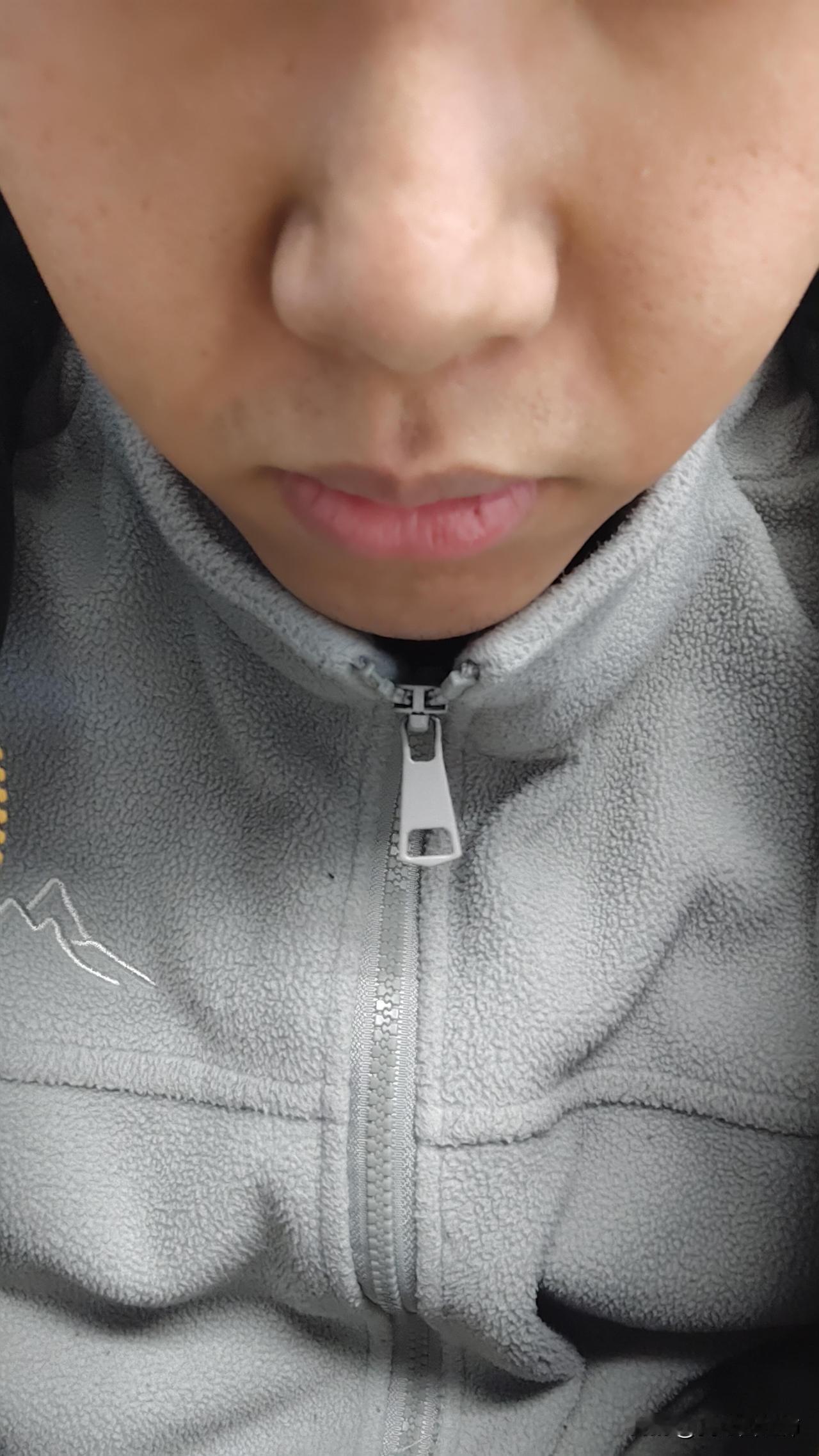 我才26岁为啥脸垮成这样平时也不熬夜也不抽烟喝酒，平时还有健身习惯，都说练背能