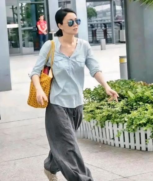 难怪王菲现在不混娱乐圈了，查了才知道，原来现在的她除了唱歌之外，还在忙着过好自己