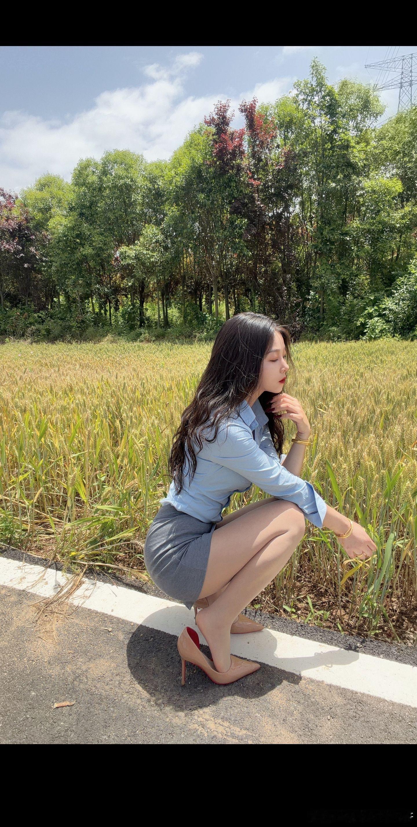阳光下的丝袜少女~
