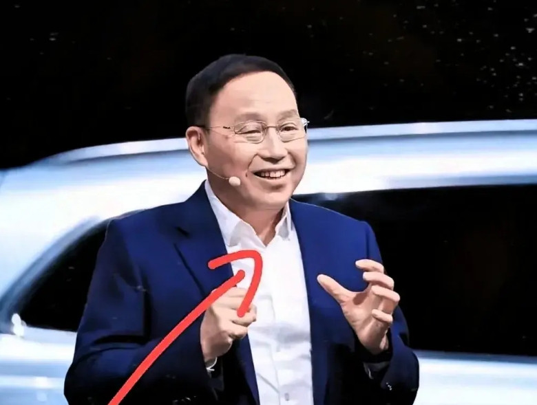 现‮全在‬网最愁的应该是赛力斯‮事董‬长张兴海‮了‬吧！今年以‮赛来‬力斯