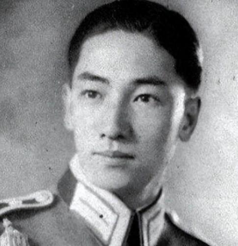 1997年，蒋纬国病逝，宋美龄派人查账，发现养了81年的儿子，身后竟是一堆债务，