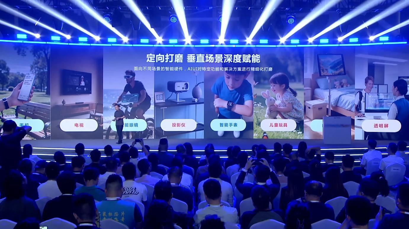 在特定的场景上，科大讯飞的AIUI还能定向打磨，在不同场景做深度定制。这次