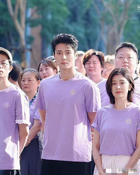 一个51岁，一个28岁，竟然在电视剧里演一对情侣，这牺牲也太大了吧！