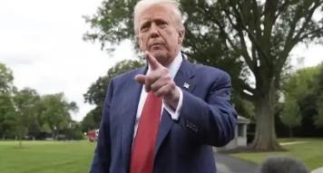 中国必须抓住时机，在特朗普执政期内解决台湾问题，因为特朗普是一个商人出身，他没有