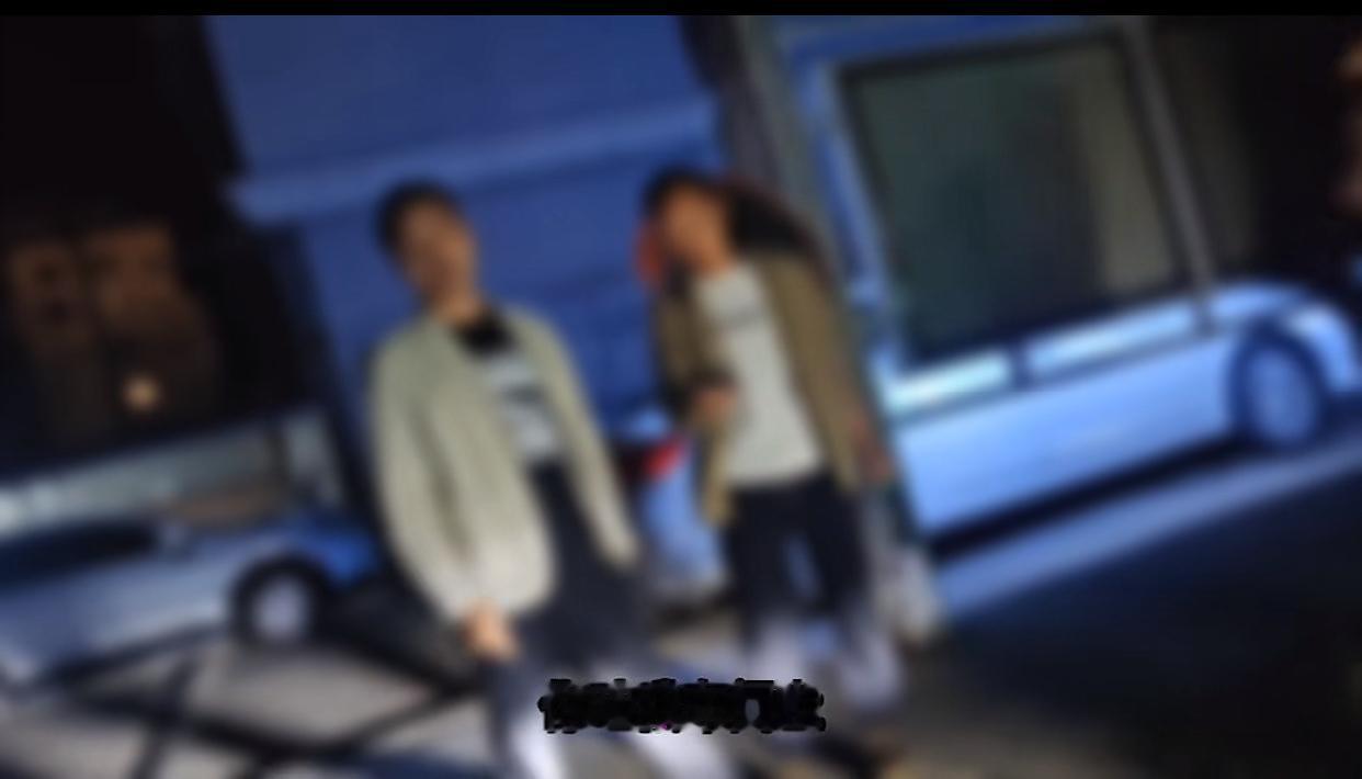 近日内蒙古，4名男子酒后乘坐出租车，结果到达目的地后，其中一名男子下车后控制不住