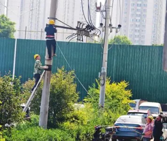 为什么中国要放弃便宜的电线杆，改用昂贵的地下电缆？曾经大规模的电线杆都去了哪儿？