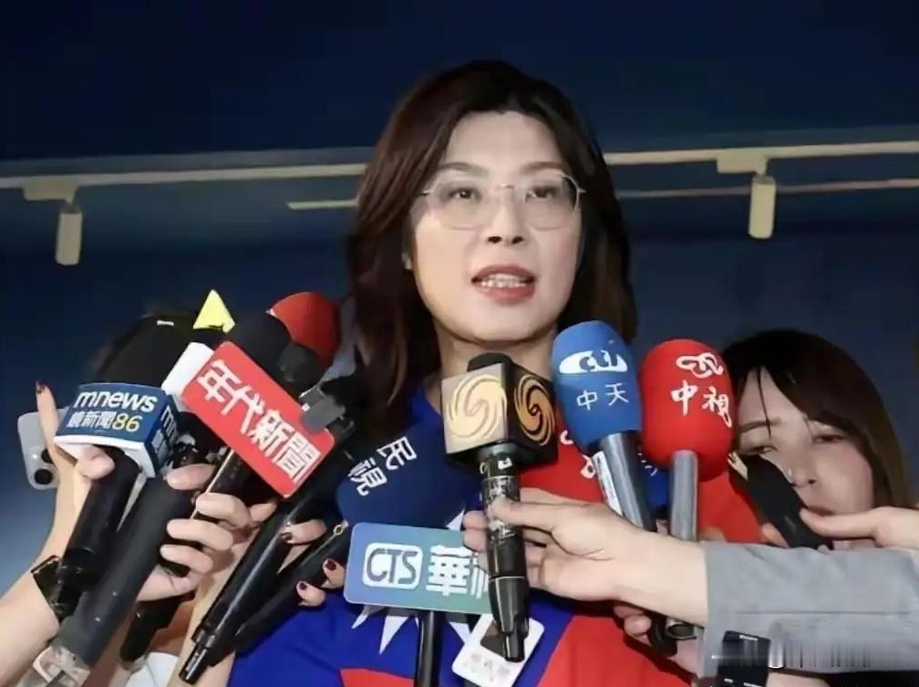 郑丽文给自己砌了一堵防火墙——反台独，我认；九二共识，我认；民进党跪美，我骂；谈