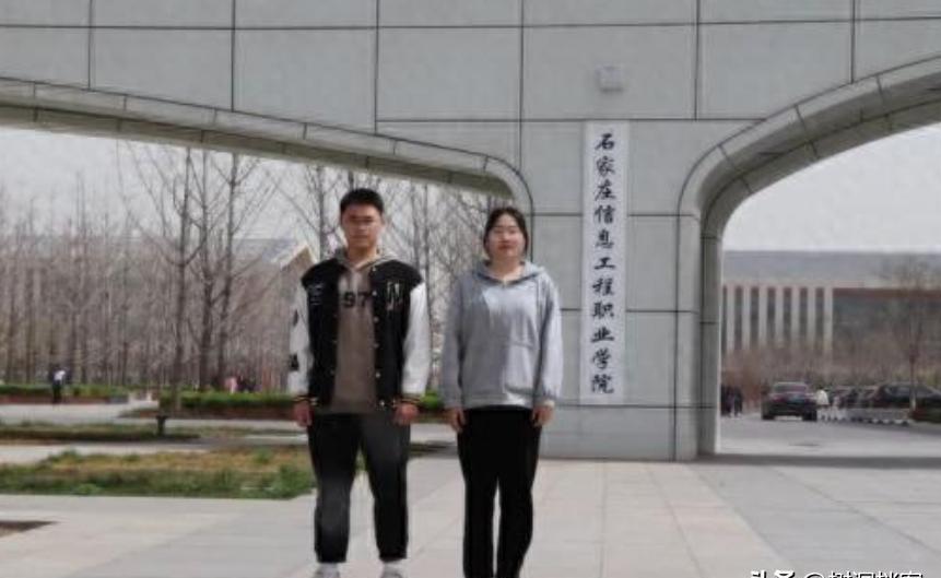 河北石家庄，两名大学生搭网约车回学校，可刚走一公里，司机就停在路边，还让你们下车