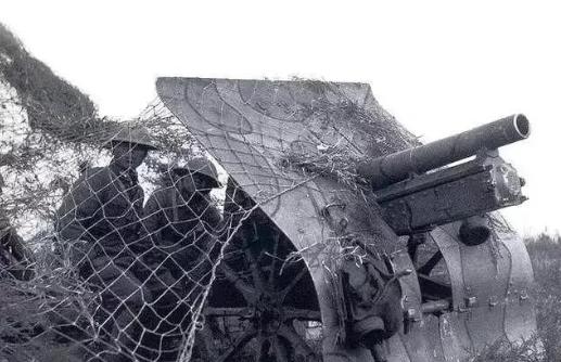 抗战前国军的军队建设，大多数装备都是在浪费钱，或者门面装备。比如说中正式步枪，全